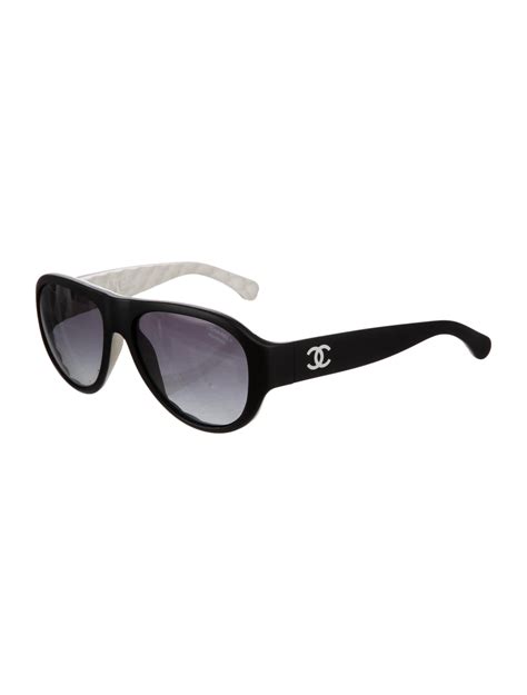 chanel interlocking cc logo aviator sunglasses|Interlocking CC Logo Aviator Sunglasses .